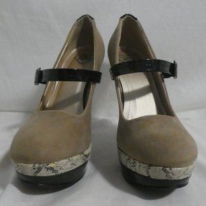 2B BEBE | size 7 | Round-toe Stiletto Pumps | Heels | EUC